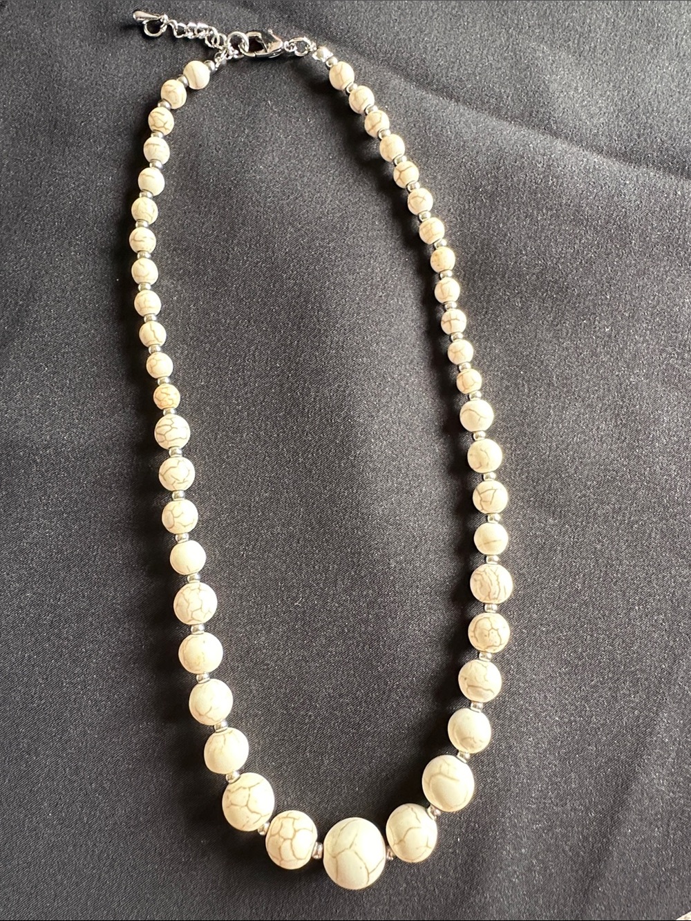 Howlite EUC gemstone necklace & earring set. Genuine gemstone in silvertone - Picture 2 of 5